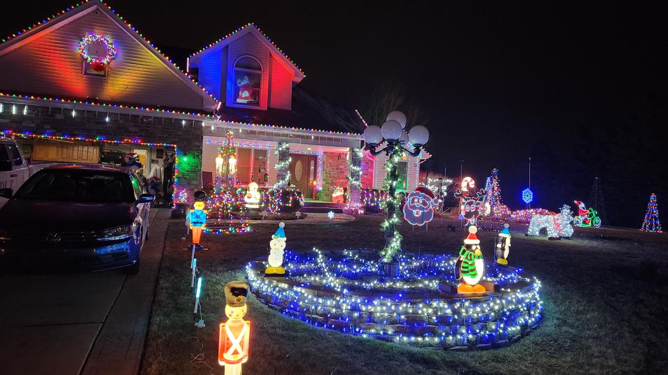 Miracle on 134th Court Decorated Christmas Home in Crown Point (1638 W ...